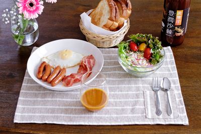 朝食と豊潤サジーの写真